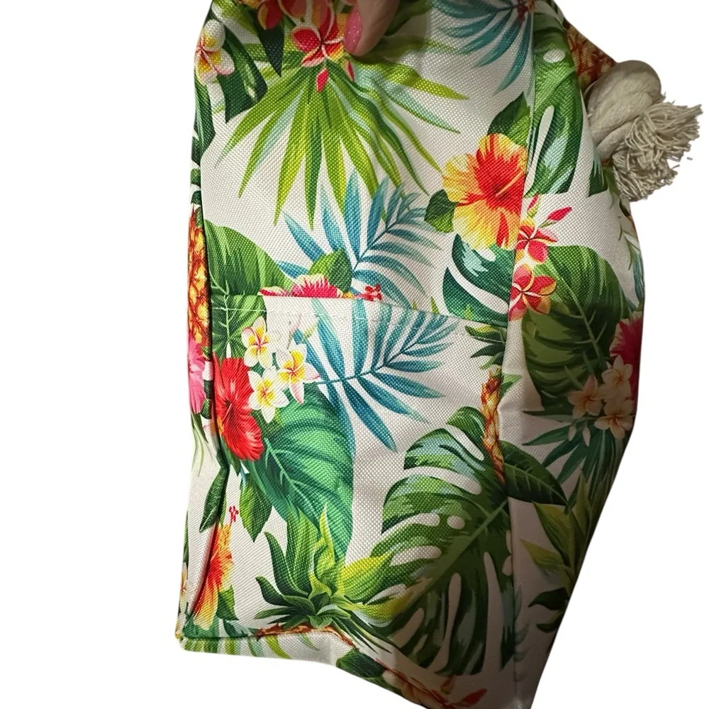 Tesalate Tropical Floral Tote Bag with Bold Botanical Print. New in Box